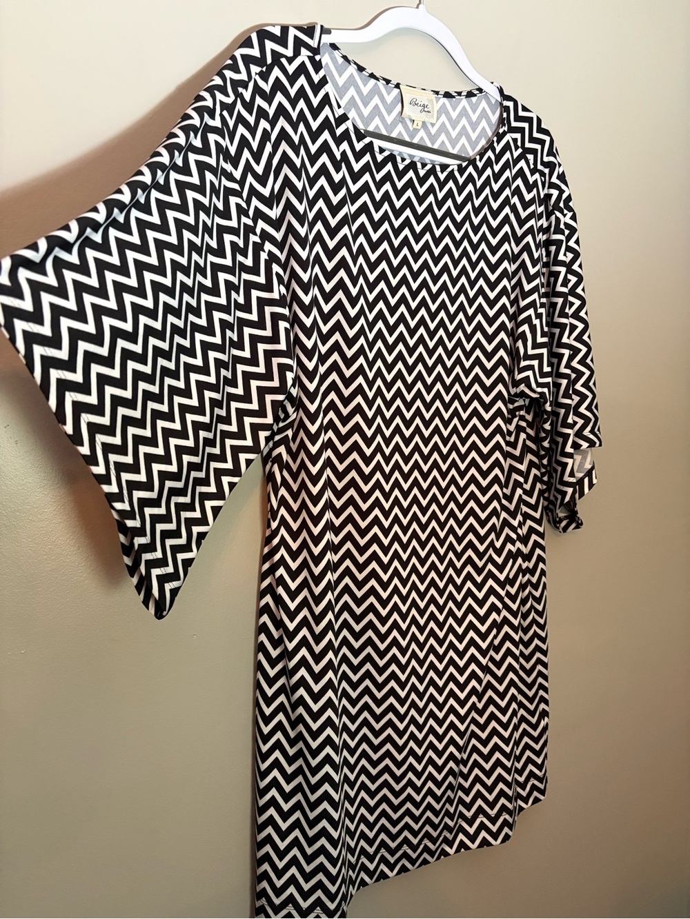 Vintage 2010s Beige by ECI Chevron Shift Dress size L mod retro skater 70 style